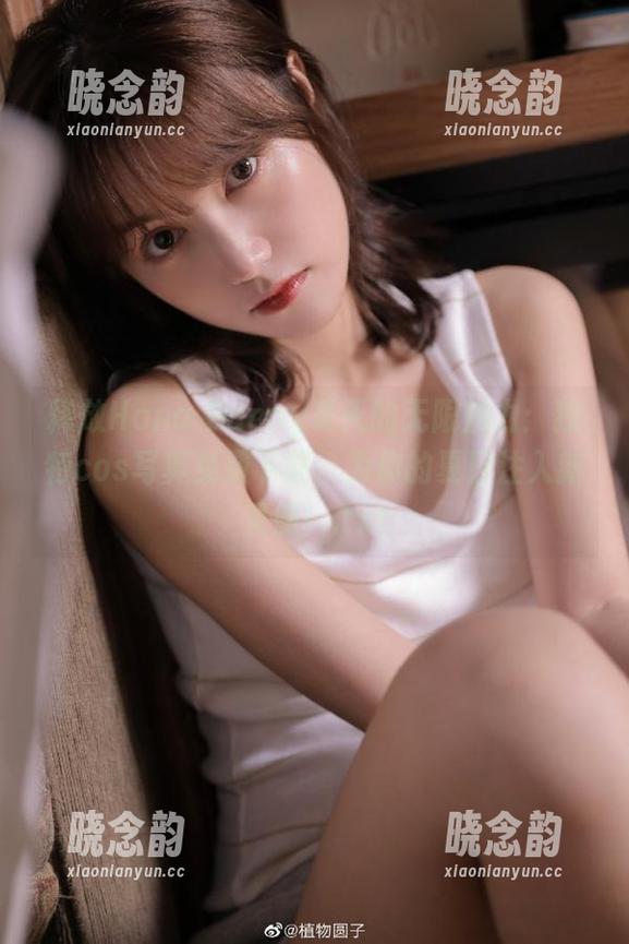 释放Hana Bunny夏天的无限魅力：独特cos写真免费下载，为你的夏日注入新灵感！.txt